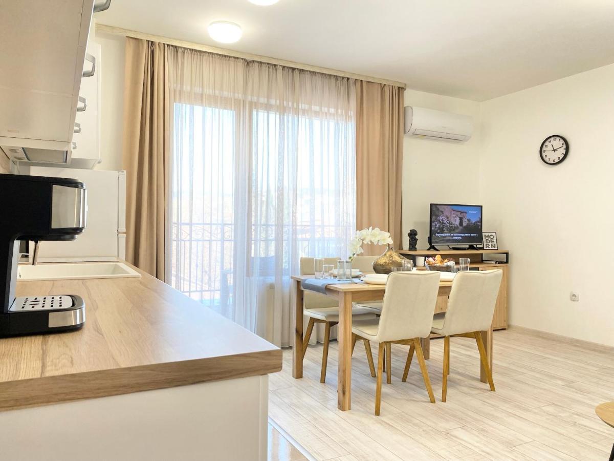 Central Apartment For 4 Guests Next To State Opera スタラ・ザゴラ エクステリア 写真