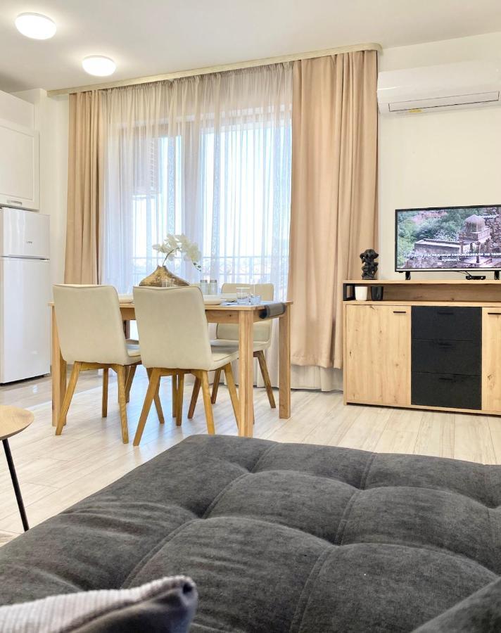 Central Apartment For 4 Guests Next To State Opera スタラ・ザゴラ エクステリア 写真